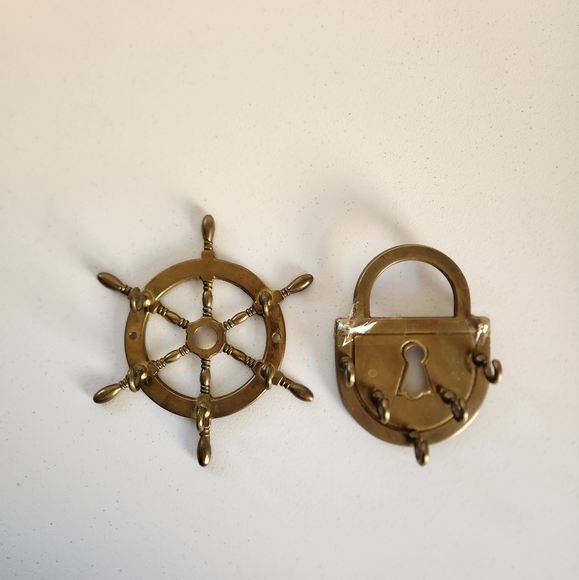 Vintage Brass Key Hook Lock Padlock Ship Helm Wheel Wall Decor Lot Set of 2 - Picture 1 of 7